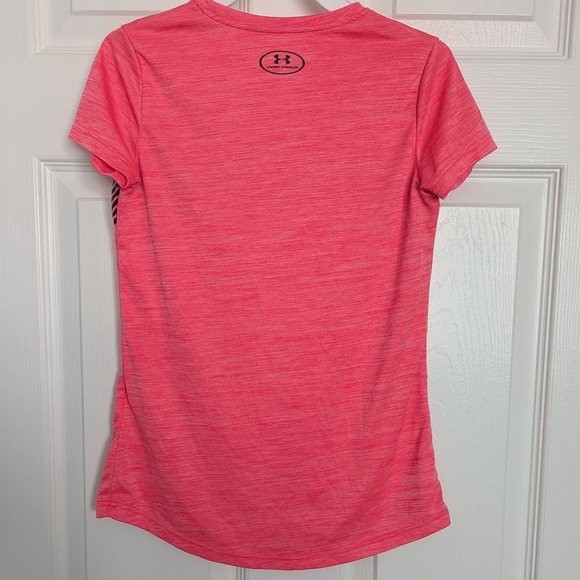 Under Armour Girl's (Size Medium) Pink Loose-Fit Heatgear T-Shirt - Picture 3 of 7